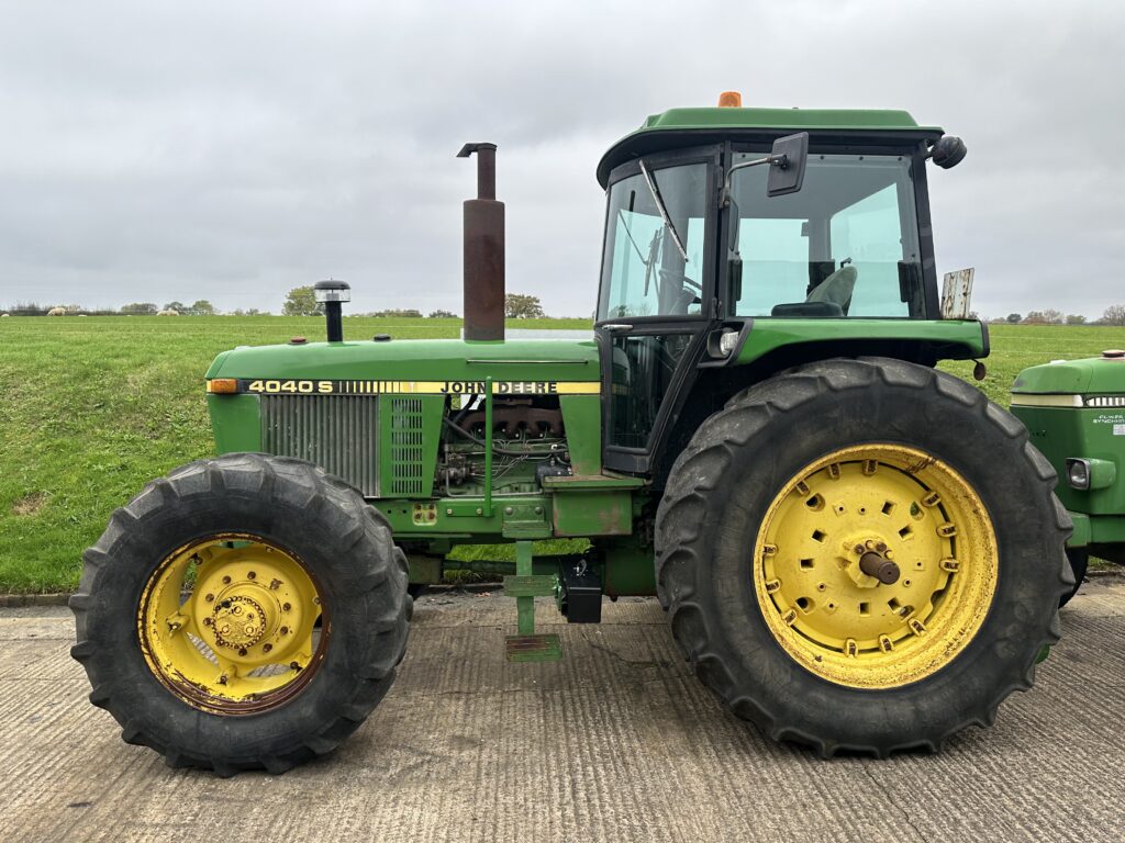 JOHN DEERE 4040S