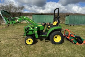 John Deere 2036R with loader