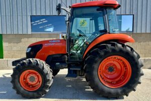 Kubota M7040 like new