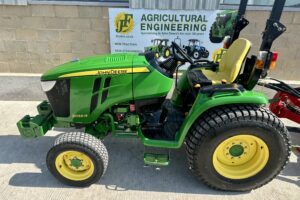 John Deere 3038R