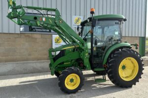 John Deere 4066R with loader
