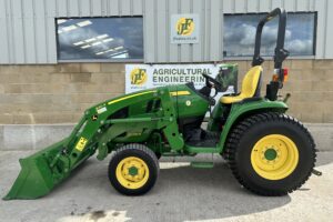 John Deere 3038R with Loader