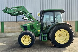 JOHN DEERE 5100R with JOHN DEERE 583 Loader