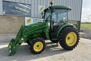 John Deere 4066R with loader 923hrs